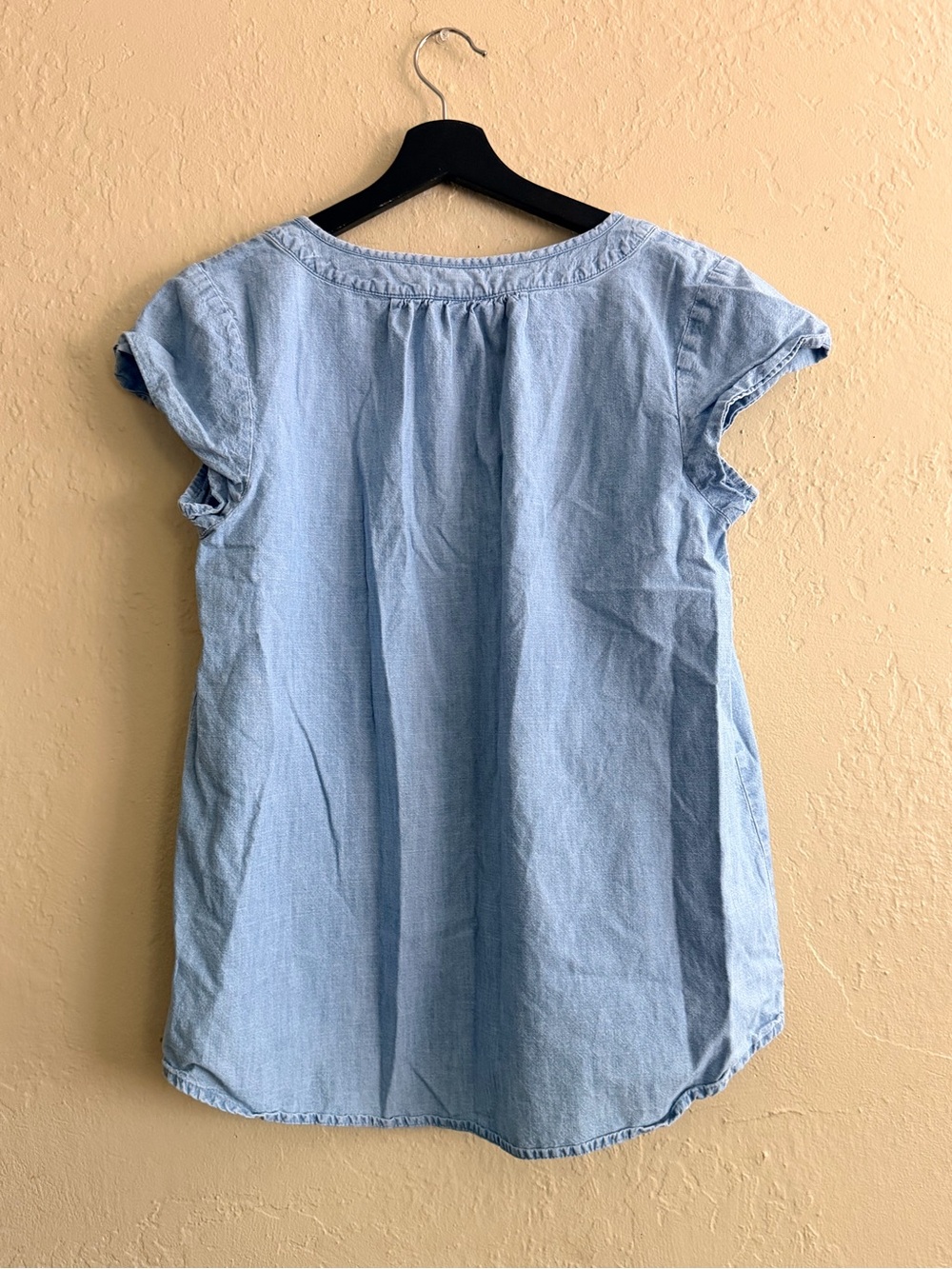 Light Blue Chambray Women’s Short Sleeve Top - Picture 2 of 4